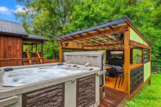 2 Cabins in One- Hot Tub- Fenced Yard - Mtn Views - 8