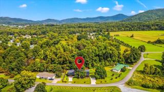 2 Cabins in One- Hot Tub- Fenced Yard - Mtn Views - 2
