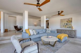 Luxury Unique Oceanfront Penthouse - 4