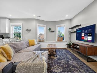 Luxury 3BR 2BA Boston Penthouse - 0