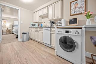 Private Basement - Two King Beds and Hot Tub - 8