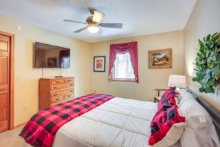 On the lake Hot Tub Pool Table 10 Beds - 6