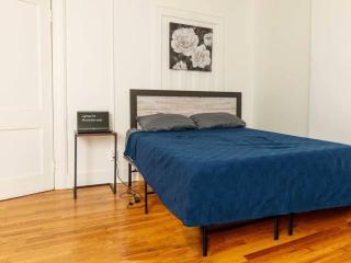 Spacious 1 bedroom Downtown - 3