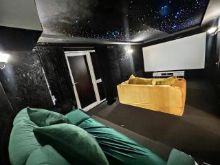 Heathrow Large House with Driveway, Hot tub and Garden - Colnbrook - 7