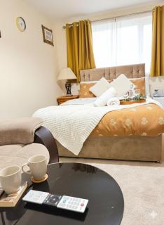 The RS Inn Cozy Homestay Premium Private Rooms With Parking Near Birmingham Airport, Lake Park For Solo, Couples & Family - 4