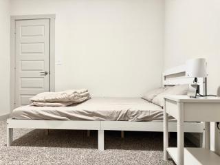 Peaceful Room in Austin - 7