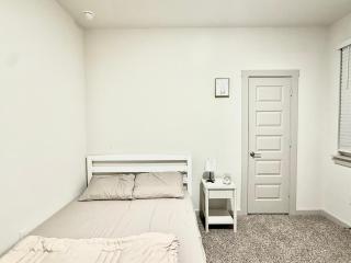 Peaceful Room in Austin - 2