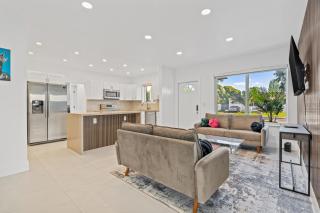 Tropical 4BR Villa with Pool, BBQ & Mini Golf Fun - 8