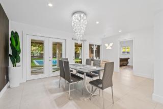 Tropical 4BR Villa with Pool, BBQ & Mini Golf Fun - 6