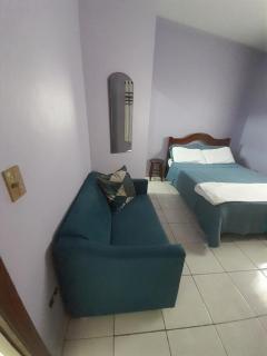 Suíte em casa compartilhada a poucos metros da praia - 0