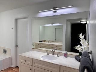 Venice Beach Lux Retreat Coastal Apartment Haven - 4