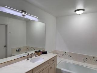 Venice Beach Lux Retreat Coastal Apartment Haven - 5