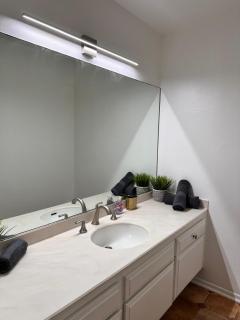 Venice Beach Lux Retreat Coastal Apartment Haven - 4