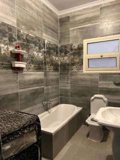 شقة مفروشة بفيلا مميزه للإيجار بالتجمع الاول - 5