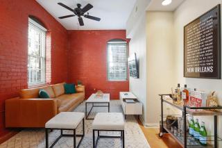 Group Getaway - 2 Modern 3BR-2BA Warehouse Flats - 6 Bedrooms & 4 Baths Total - 9