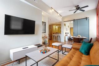 Group Getaway - 2 Modern 3BR-2BA Warehouse Flats - 6 Bedrooms & 4 Baths Total - 7