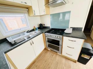 3 Bedroom Caravan FH24, Fairway, Sandown, Isle of Wight - 7