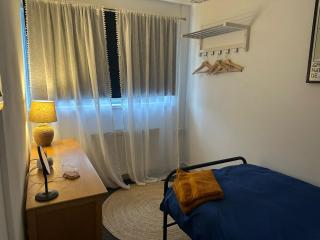 Contractor friendly-2 bd-Private Parking-Sleeps 3 - 5