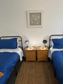 Contractor friendly-2 bd-Private Parking-Sleeps 3 - 5