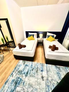 BIG New 7Rooms City Center APARTMENTS and Suites - 5