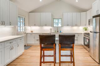 4 Mi to UT Austin Bright and Modern Family Home - 5