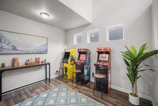 Charming Family Stay w Arcade Theatre Ski Haven Walking trails and river walk in backyard - 0