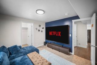 Charming Family Stay w Arcade Theatre Ski Haven Walking trails and river walk in backyard - 7