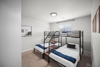 Charming Family Stay w Arcade Theatre Ski Haven Walking trails and river walk in backyard - 3