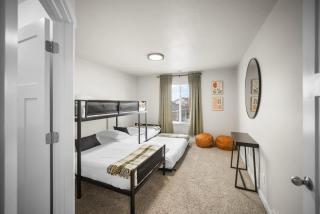 Charming Family Stay w Arcade Theatre Ski Haven Walking trails and river walk in backyard - 4