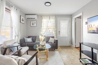 Grande maison moderne 4 chambres - Spa Jaccuzi, Jardin & Parking gratuit - Idéale Familles et groupes - 0