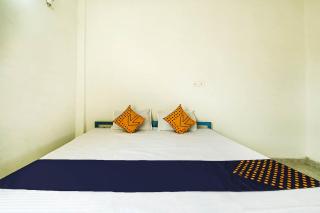 SPOT ON Krishna Market And Lodge - 1