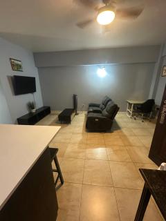 Central 1 bedroom New Kingston - 8