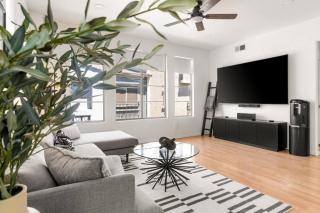 Freestanding Cubs Retreat near ASU off L-101 & 202 - 3