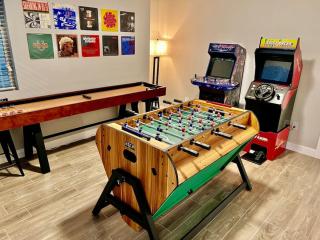 3Bedroom 3Bath House with Roof Top Lounge & Game Room in TEMPE - 0