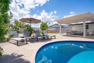 Massive Backyard - Pool, Hot Tub, Putting Green, & Fire Pit - 7