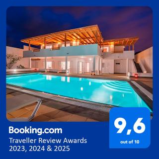 Villa Dedalos - A luxury large villa with a heated pool in Puerto Calero - 9