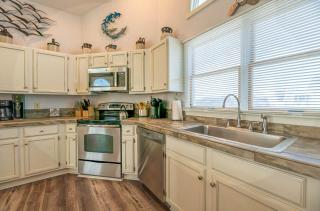 C7729 Beach Dreams - 3 Large Masters, Big Pool, Hot Tub, Pets OK! - 4