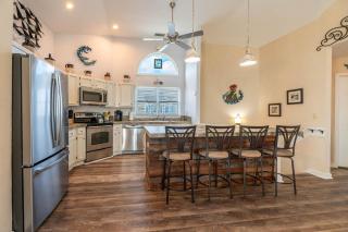 C7729 Beach Dreams - 3 Large Masters, Big Pool, Hot Tub, Pets OK! - 1