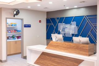 Holiday Inn Express Hotel & Suites Wichita Airport by IHG - 5