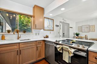 Lake Home Oasis - Sleeps 18 - 7
