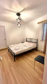 Old Tbilisi Cozy Apartment - 1