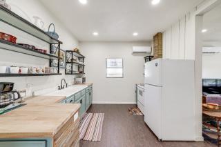 Walk to Historic Square Jacksboro Home with Yard - 8