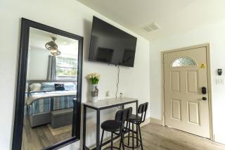 10 Minutes from Universal - Relaxing Guest Suite - 8