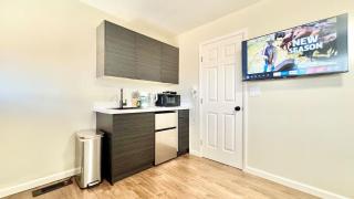 Remodeled Bungalow Suite with Parking, Steps from SJSU - 5