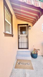 Remodeled Bungalow Suite with Parking, Steps from SJSU - 7