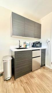 Remodeled Bungalow Suite with Parking, Steps from SJSU - 4