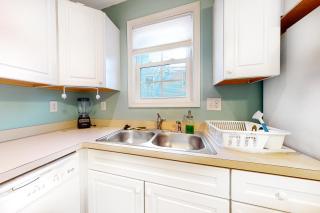 Sunset Drive, Unit B - 2