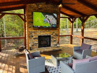 Above Expectations-New Exterior-Sleeps 8-Hot Tub-Games Galore-Nature - 5