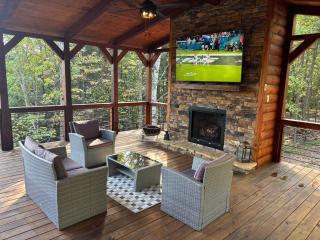 Above Expectations-New Exterior-Sleeps 8-Hot Tub-Games Galore-Nature - 0