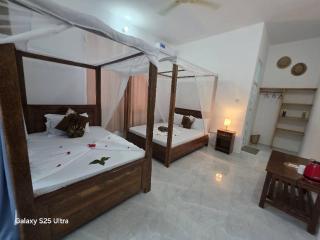 Blue Tides Hotel - 9